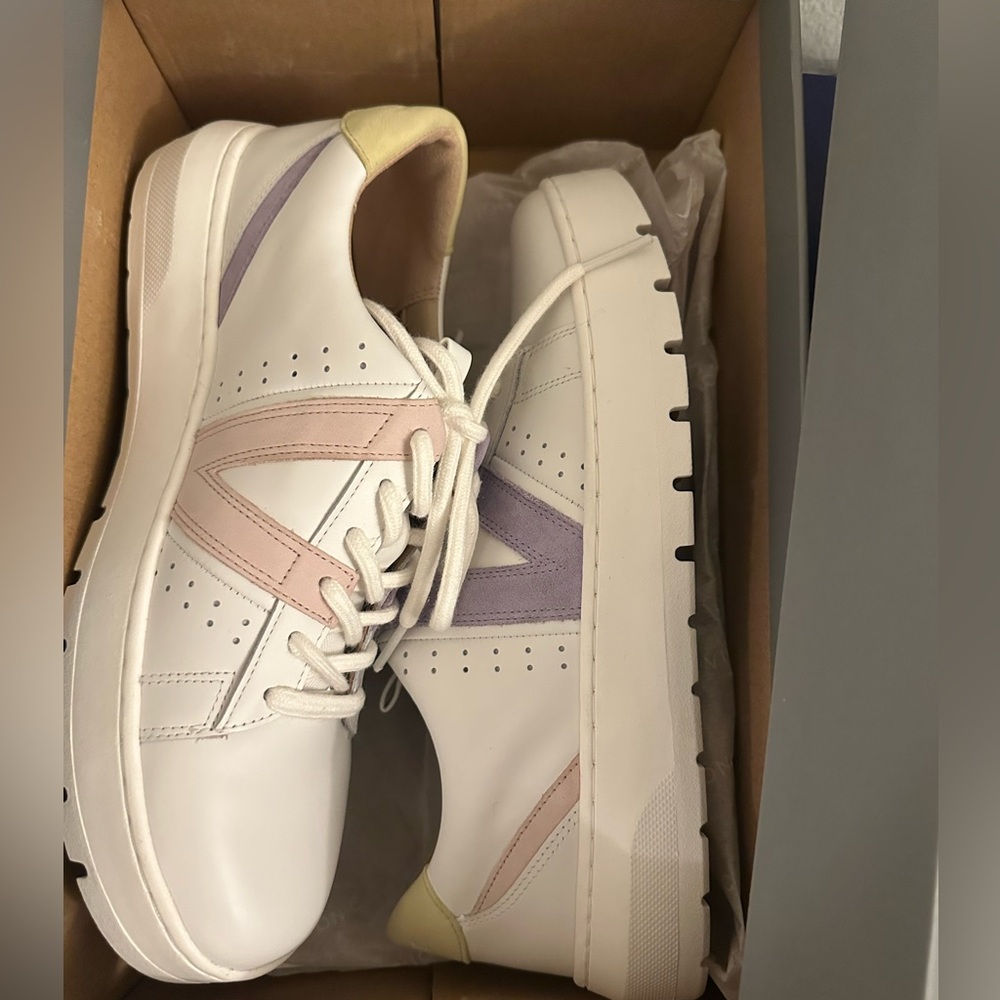 Leather sneakers
